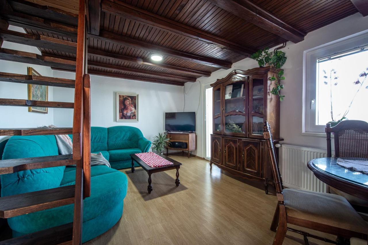 Vila Zidanica Krstinc Straza Exteriér fotografie